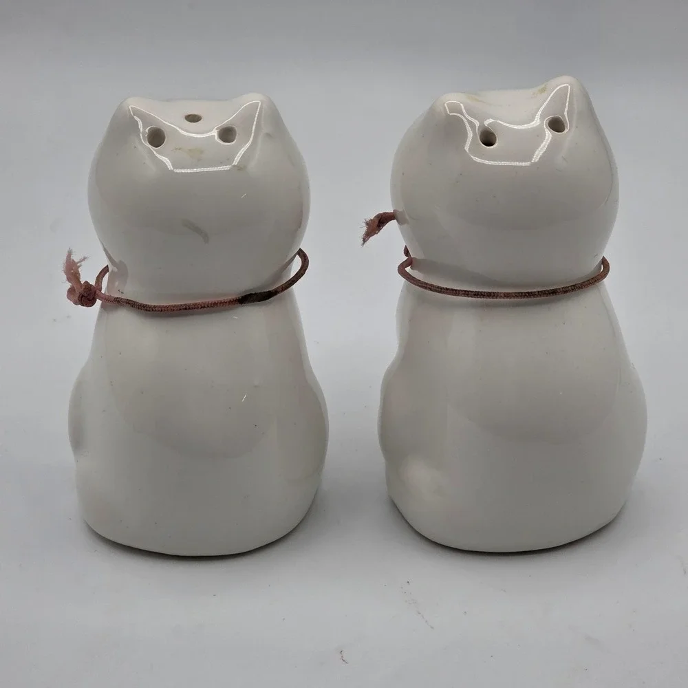 Vtg Ceramic Cat Salt and Pepper Shakers Set Pair White‎ Pink Kitty Kitchen Decor